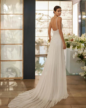 Lade das Bild in den Galerie-Viewer, Rosa Clara Couture - Modell Melby
