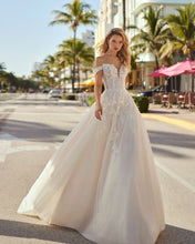 Load image into Gallery viewer, Luna Novias - Celeste
