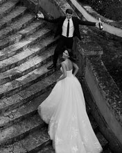 Load image into Gallery viewer, AIRE Barcelona - Modell Berta
