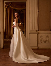 Lade das Bild in den Galerie-Viewer, Alberto Palatchi - Modell Candice
